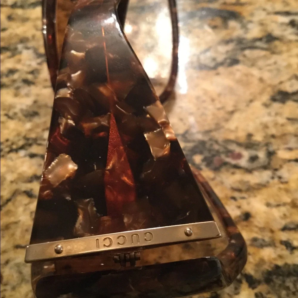 Gucci Wrap Around Tortoise Pattern Sunglasses - Picture 8 of 8